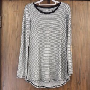 Maurices White and Black Long Sleeve Ribbed Tunic